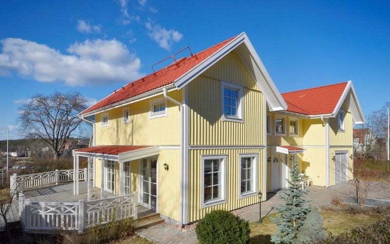 Fönstermålning av 15 st träfönster till 2 våningshus. Österbybruk, Österby