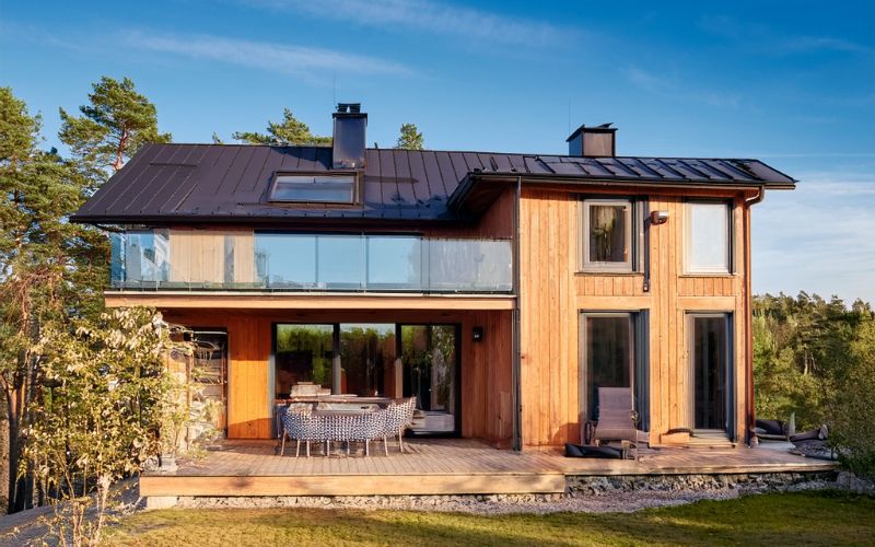 Sätta upp hängrännor och stuprör på 10 m² balkong i Östervåla, Åby