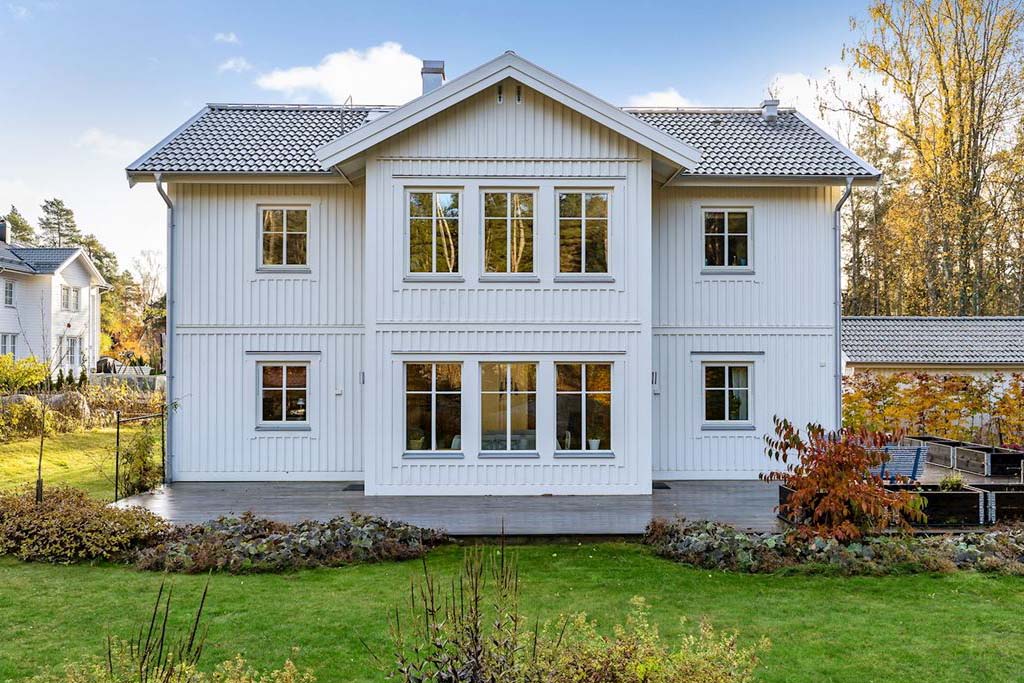 Byte ytterpanel villa & takrenovering garage. Sunnersta Uppsala