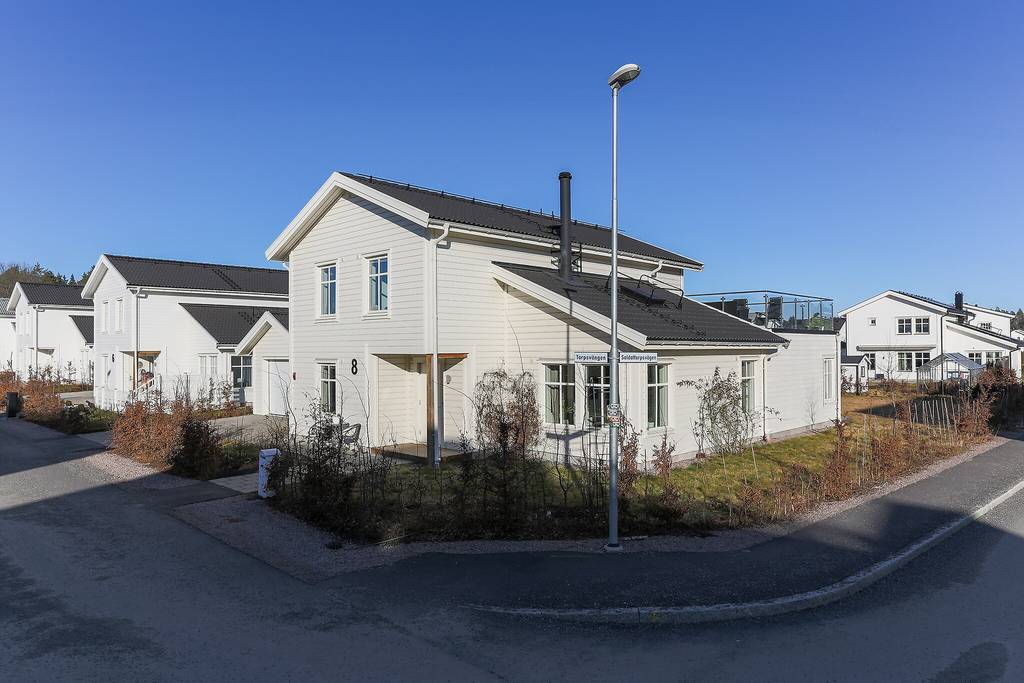 Takrenovering papptak villa. Lindbacken Uppsala