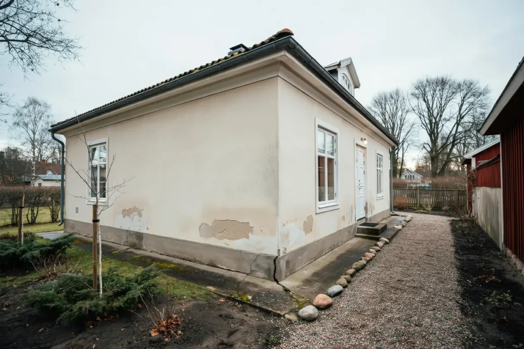 sprickor i husgrunden n r du b r agera vad de kan bero p och r tt tg rd f r villa gare